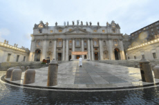 Coronavirus Covid-19 en Italie, le Pape seul pendant la prière Urbi et Orbi.
