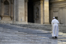 Coronavirus Covid-19 en Italie, le Pape seul pendant la prière Urbi et Orbi.