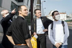 Coronavirus, Covid-19, les prêtres à la rencontre des paroissiens.