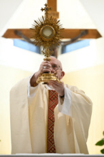Adoration du Saint Sacrement.