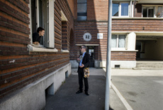 Coronavirus, Covid-19, les prêtres à la rencontre des paroissiens.