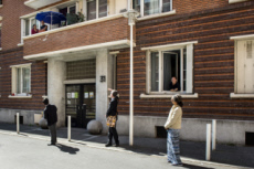Coronavirus, Covid-19, les prêtres à la rencontre des paroissiens.