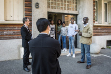 Coronavirus, Covid-19, les prêtres à la rencontre des paroissiens.