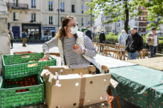 Covid-19, distribution alimentaire aux plus démunis, paroisse Saint Ambroise.