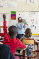 France, Covid-19, reprise des cours pour des élèves d'une classe de CE2.