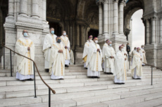 Covid 19, prière des évêques de France dans la basilique du Sacré Coeur.