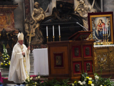 Le pape François préside la messe célébrée à l’occasion de la Fête-Dieu.