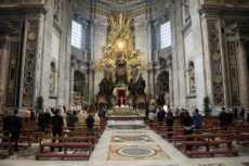 Le pape François préside la messe célébrée à l’occasion de la Fête-Dieu.