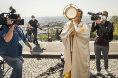 Coronavirus. Jeudi saint, Mgr AUPETIT bénit Paris avec le Saint-Sacrement.