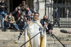Coronavirus. Jeudi saint, Mgr AUPETIT bénit Paris avec le Saint-Sacrement.