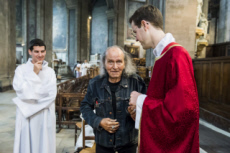 P. Guy GILBERT et un jeune prêtre nouvellement ordonné.