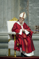 Le pape François lors la messe en la Solennité des saints Pierre et Paul Apôtres.