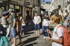 Illustration, tourisme et coronavirus Covid-19.