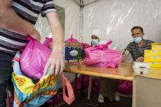 Distribution alimentaire au mois d'août par l'association ASA.