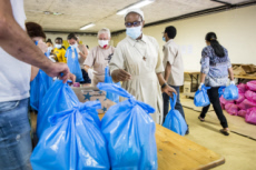 Distribution alimentaire au mois d'août par l'association ASA.