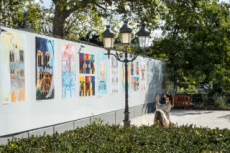 Exposition sur le parvis de la cathédrale Notre-Dame de Paris.