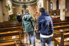 Décoration végétale d'une église en partenariat avec avec l'école Du Breuil.