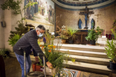 Décoration végétale d'une église en partenariat avec avec l'école Du Breuil.