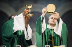 Mgr Denis JACHIET, eucharistie.