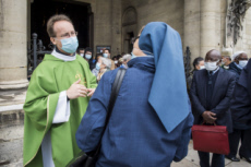 Installation du P. DENECK, nouveau curé de Notre-Dame-de-la-Gare à Paris.