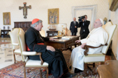 Le pape François reçoit en audience privée le cardinal George PELL.