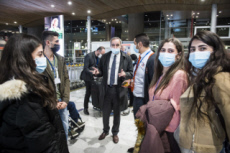 Arrivée en France de réfugiés, via les “couloirs humanitaires".