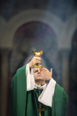 Mgr Denis JACHIET, eucharistie.