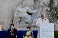 Le pape François lors de la cérémonie interreligieuse organisée à Rome, Italie.