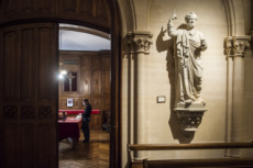Statue représentant saint Pierre.