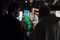 Covid-19, messe retransmise depuis les studios du CFRT.