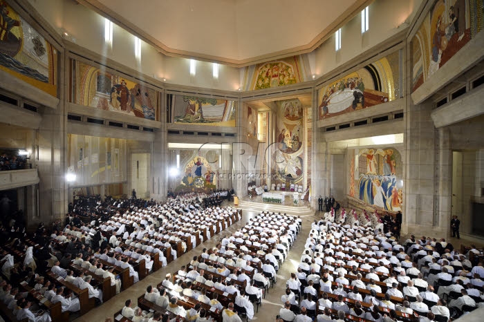 Le pape François célèbre une messe au sanctuaire de saint Jean-Paul II