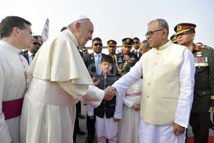 Voyage apostolique du pape François en Bangladesh. Accueilli par le président Abdul HAMID