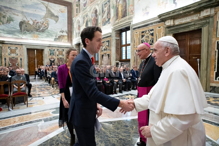 Le pape rencontre au Vatican des entrepreneurs catholiques français.