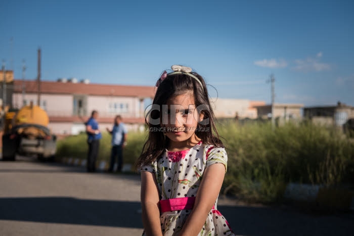 Petite fille dans un village chrétien près de Kirkouk en Irak