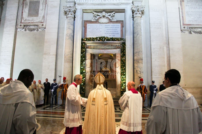 Cérémonie de fermeture de la porte sainte de la basilique St Pierre au Vatican