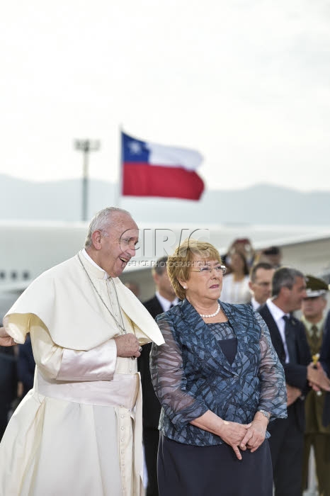 Voyage apostolique du pape François au Chili. Le pape et Michelle BACHELET.
