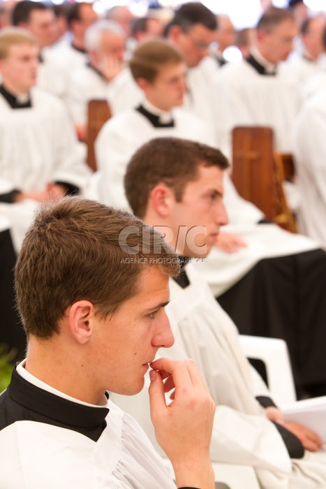 Ordinations à Ecône