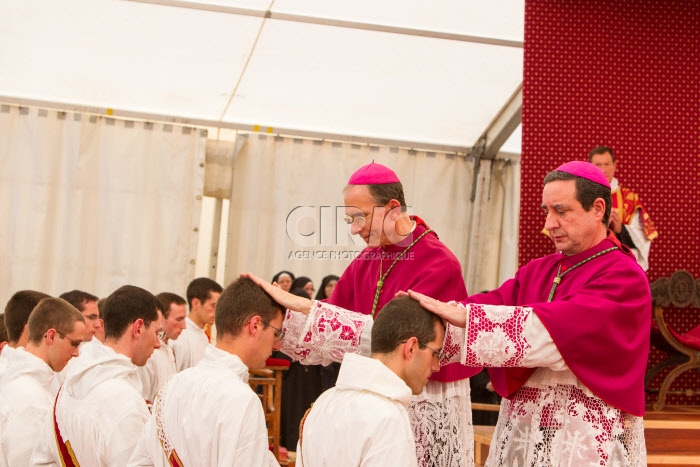Ordinations à Ecône