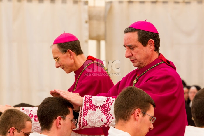 Ordinations à Ecône