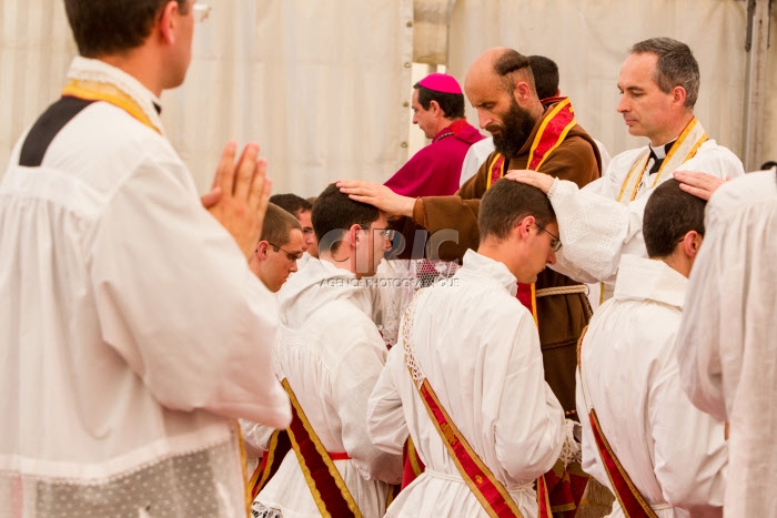 Ordinations à Ecône