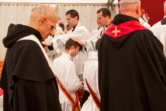 Ordinations à Ecône