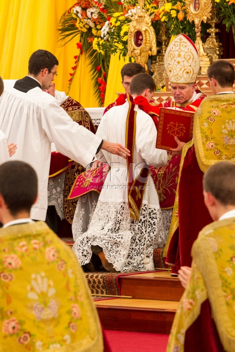 Ordinations à Ecône