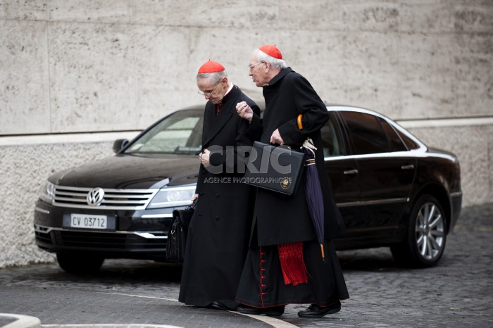Les cardinaux à Rome préparent le conclave