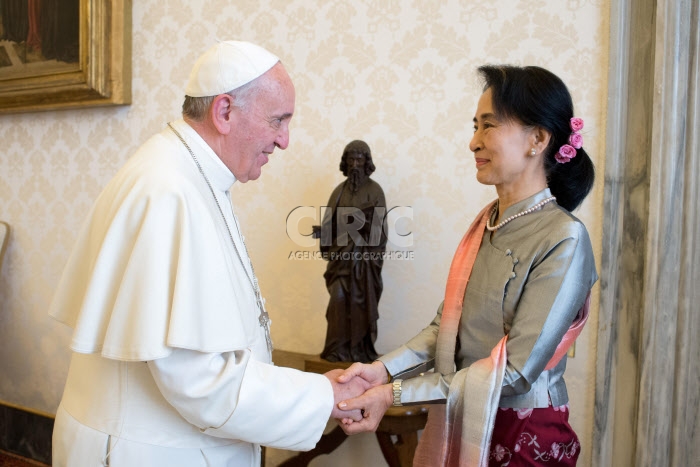 François reçoit Aung San Suu Kyi