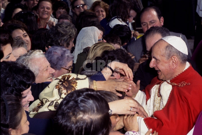 Paul VI et foule