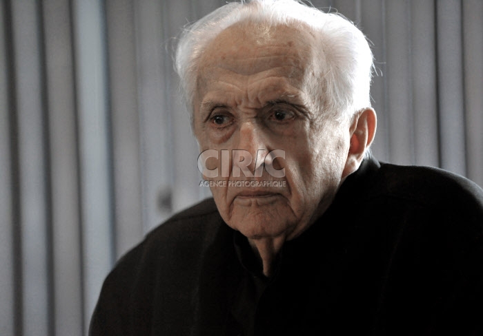 Portrait de l'artiste Pierre SOULAGES