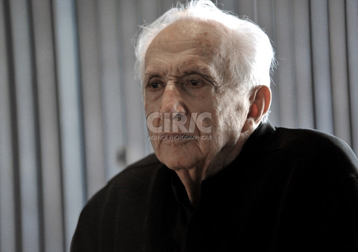 Portrait de l'artiste Pierre SOULAGES