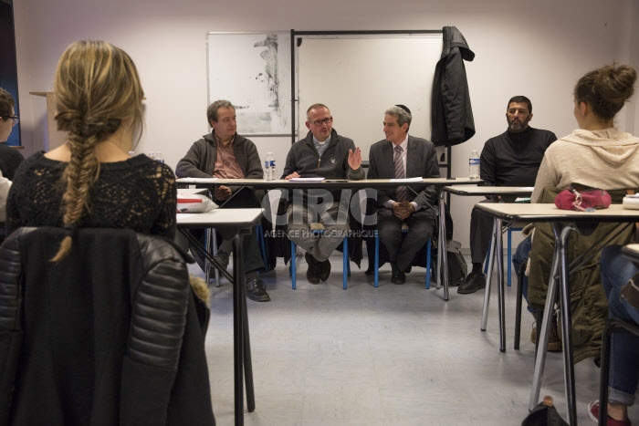 Intervention de responsables religieux dans un lycée de la banlieue parisienne
