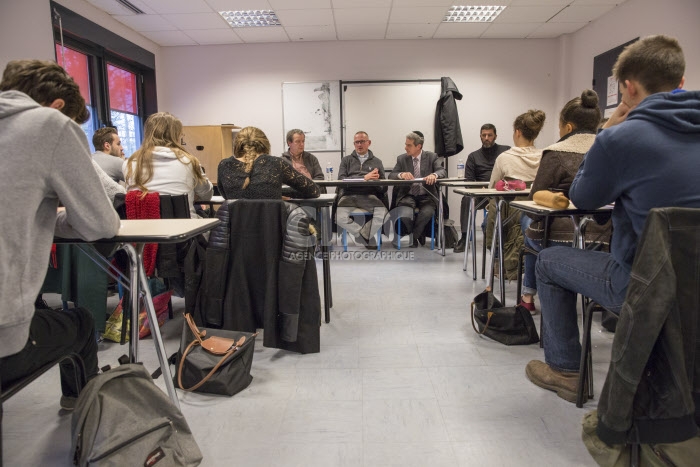 Intervention de responsables religieux dans un lycée de la banlieue parisienne