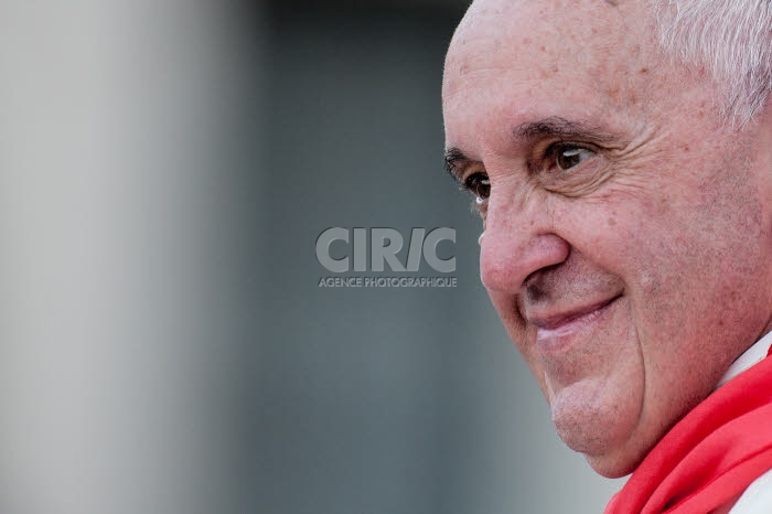 Le pape François rencontre des servants de messe